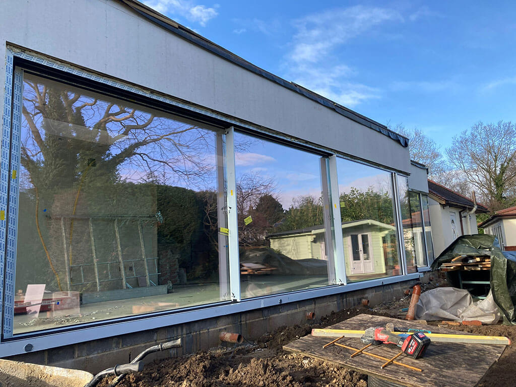 Contemporary glazed home extension